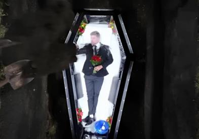Најпознатиот Јутјубер жив се закопа, снимката има 57 милиони прегледи (ВИДЕО)