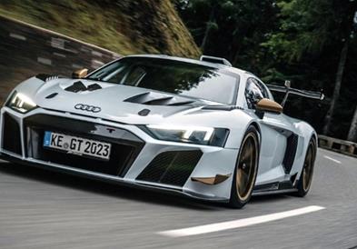 Audi R8 стана „ракета“ на патиштата за 600.000 евра (ВИДЕО)