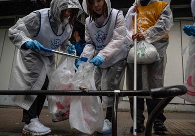 Јапонците измислија нов спорт- одржано е Светско првенство во чистење ѓубре (ВИДЕО)