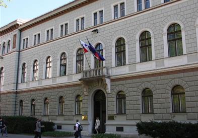 Владата на Словенија ќе ги врати парите на граѓаните и ќе укине казните за прекршување на мерки