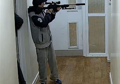 Заложничка криза во Англија поради ладни ќебапи -пукале на полицијата, драмата траела 14 часа