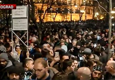Во Белград започна протест на српската опозиција, го обвинуваат Вучиќ за кражба на гласовите 