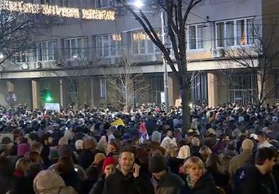 Протест на опозицијата: Се бара поништување на изборите во Белград – немири и штрајк со глад 