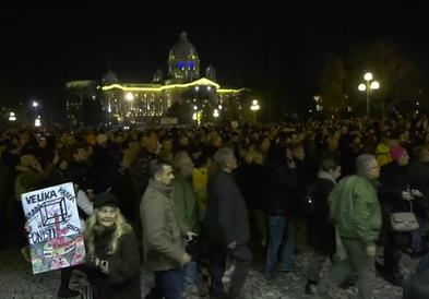 Бурна ноќ во Белград по протестите на опозицијата, која најави дека ќе штрајкува со глад 