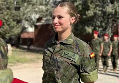 Идната кралица на Шпанија ја продолжува воената обука