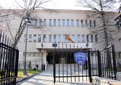 МВР го продолжи работното време на шалтерот за одобренија за патување на малолетници во Скопје