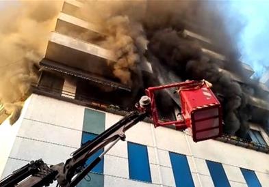Изгаснат е пожарот во трговскиот центар во Лушња, Албанија, 42 лица се хоспитализирани