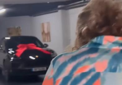 Роналдо ѝ подари на мајка си за 69. роденден, автомобил од 100.000 евра (ВИДЕО) 