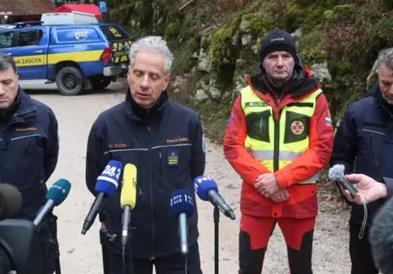 Пет лица заробени во пештерата Крижна Јама во Словенија поради висок водостој