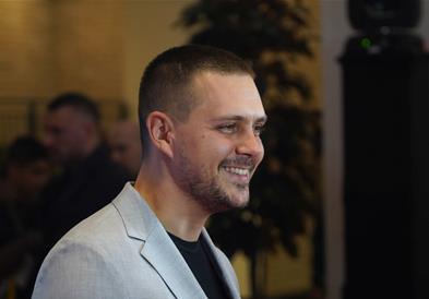 Најпопуларниот актер на Балканот, Милош Биковиќ стана татко