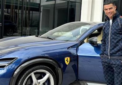 Роналдо се пофали со новиот автомобил од 467.000 евра (ФОТО)