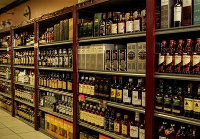 Голем бизнис или мало пиво? Саудиска Арабија дебатира за првата продавница за алкохол