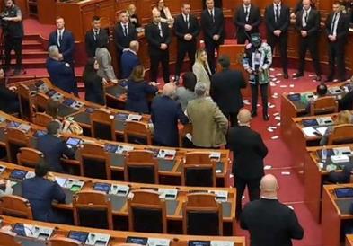 СП го отфрли предлогот на Баша, кој побара Албанија да му даде на Косово 50 мил. долари
