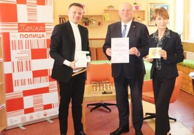 Амбасадорот на Полска Кшиштоф Гжелич ја посети битолската библиотека
