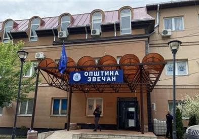 КФОР ја напушти општинската зграда во Звечан, цени дека состојбата е стабилизирана