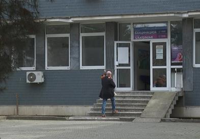 Голем број родители и денеска ги донесоа децата на вакциниација си Ди Те Пер