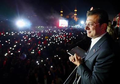 Атинскиот градоначалник му честиташе на Имамоглу за победата