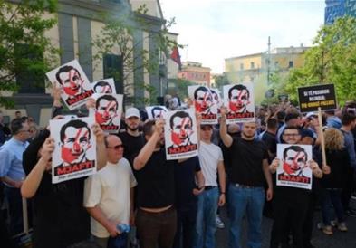 Протест со тензични моменти и барање за оставка на градоначалникот на Тирана, Велиај 