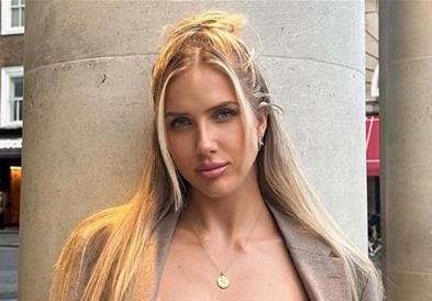 Позната манекенка цели 12 години глумела дека слуша- сега признава дека била глува (ФОТО) 