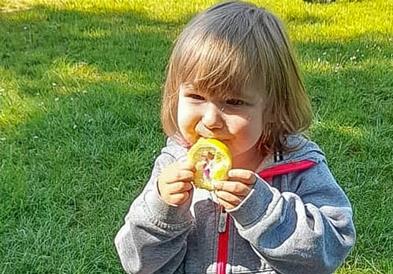 Ужас во Германија: 2- годишно девојче го изгореле на капање, родителите не повикале помош 