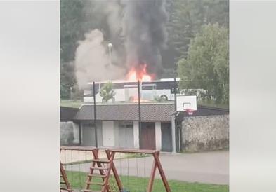 Се запали автобус што превезувал деца на излет во Хрватска (ВИДЕО)