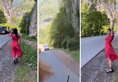 Застанала покрај пат и поздравувала туристи, кога наеднаш се слушнал тресок (ВИДЕО)