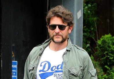 Фановите го исмеваат Бредли Купер поради имиџот: Знае ли дека изгледа како кретен? 