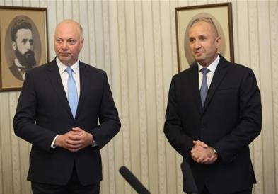 Румен Радев му го врачи на ГЕРБ-СДС првиот мандат за формирање влада