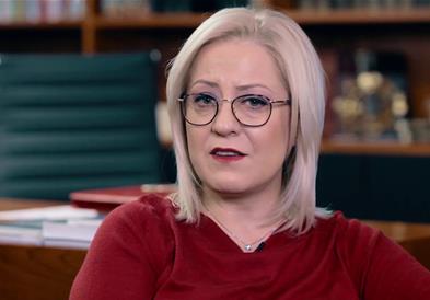 Претседателката на албанскиот Парламент, Линдита Никола, поднесе оставка од функцијата 