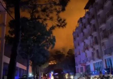 Пожарот со големи размери во Шенѓин се шири во близина на хотели и апартмани