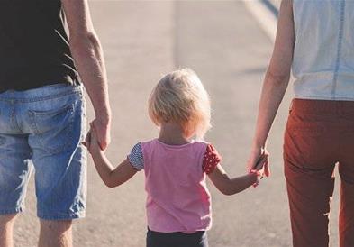 Најчестите несоодветни и непристојни прашања кон родителите на единец