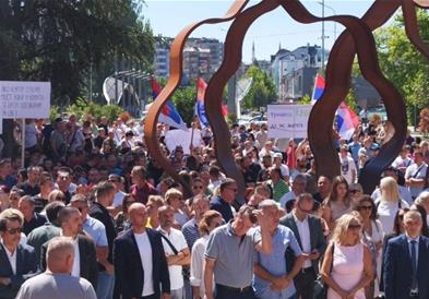 Одржан протестот на косовските Срби во Северна Митровица, побарано да не се отвора мостот 