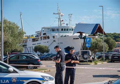 Тројца морнари загинаа во Хрватска, врз нив паднала рампа од траект