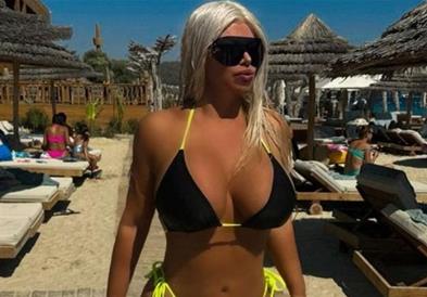 Фото: Српската пејачка Дара Бубамара претерала со фотошопот!?