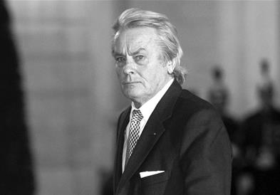Ален Делон денеска ќе биде погребан во тајност, семејството имало две бизарни барања
