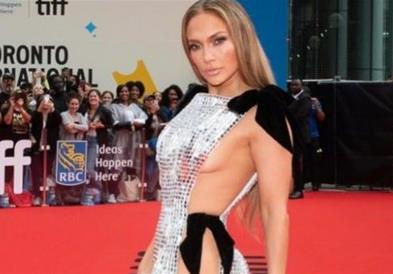 Џенифер Лопез отстрани тетоважа посветена на Бен Афлек