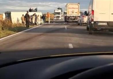 Видео: Автобус со ученици се судрил со автомобил во близина на Нови Сад, еден загинат 