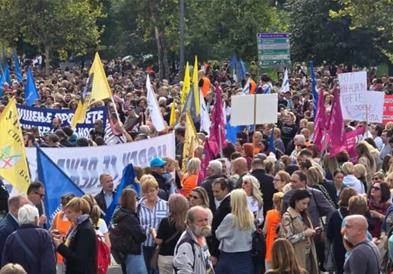 Во Србија поголемиот број училишта не работеа, протест на просветните работници