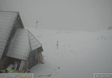 Снег паѓа во Словенија 