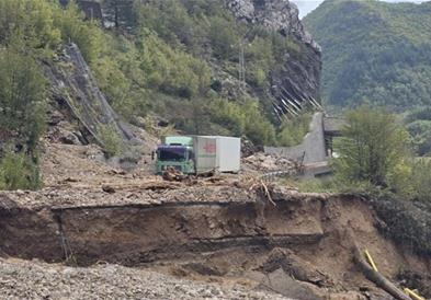 БиХ: Ново свлечиште во Јабланица, затворен магистралниот пат М-17