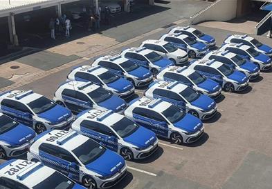 Фото: Африканските полицајци ги покажаа своите нови автомобили - ќе патролираат во „Golf GTI“