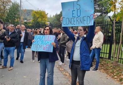 Протест на Србите во Северна Митровица поради апсењето на политичарот Арсенијевиќ
