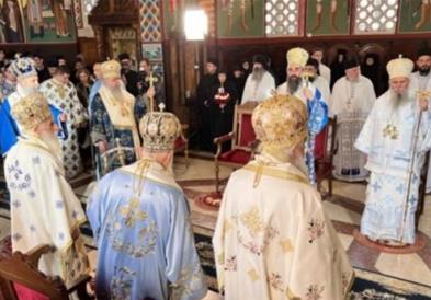 Патријархот Порфириј и архиепископот г.г. Стефан богослужеа литургија во Србија