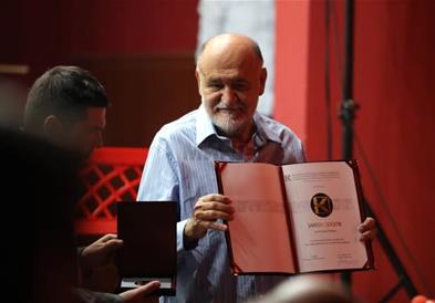 Режисерот Столе Попов, добитник на наградата „Живојин Жика Павловиќ“
