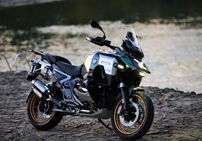 Пристигна BMW R 1300 GS Adventure- најбараниот мотор на светот (ФОТО)