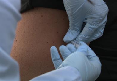 Втор ден од вакцинацијата против сезонски грип во земјава, забележливи се гужви пред пунктовите