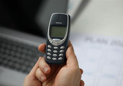Се враќа Нокиа 3310- родителите бараат „глупави“ телефони за своите деца 