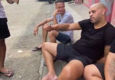 Поранешен светски шампион „мртов“ пијан талка по улица (ВИДЕО)
