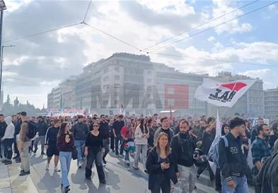 Протест на учениците и студентите во Атина поради проблемите во образовниот систем