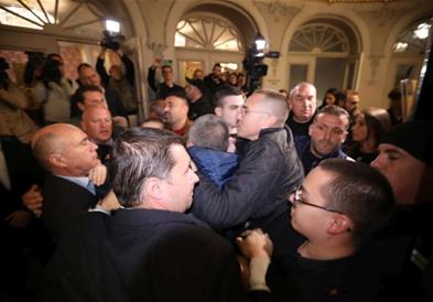 Скандал во Софија: Со протест прекината претстава на Џон Малкович